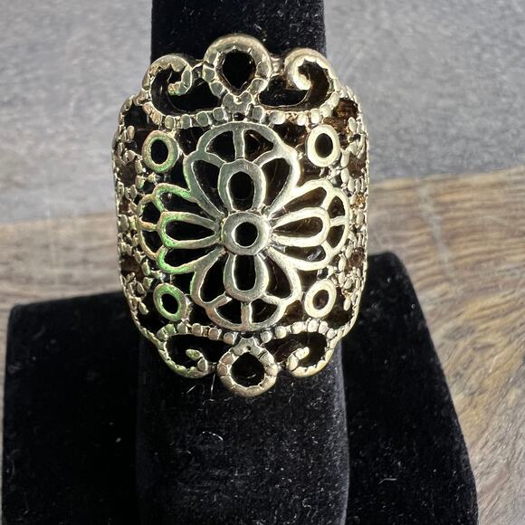 🍭6/$30 Intricate gold tone filigree Victorian style cocktail ring - size 7 - Picture 5 of 5